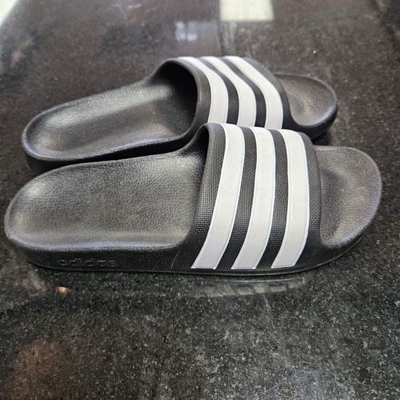Sz 6 adidas slides black - Picture 3 of 5
